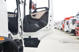 东风天锦KR&nbsp;扫路车驾驶室图片