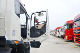 东风天锦KR&nbsp;扫路车驾驶室图片