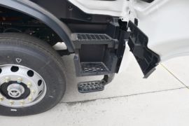 东风天锦KR&nbsp;扫路车驾驶室图片