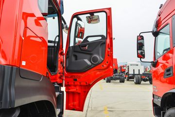 �������ó� ����KL�ؿ� 500���� 4X2 LNG�Զ���ǣ����(Һ��)ͼƬ