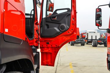 �������ó� ����KL�ؿ� 500���� 4X2 LNG�Զ���ǣ����(Һ��)ͼƬ