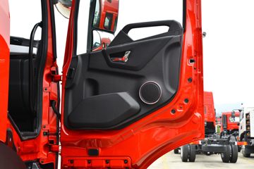 �������ó� ����KL�ؿ� 500���� 4X2 LNG�Զ���ǣ����(Һ��)ͼƬ