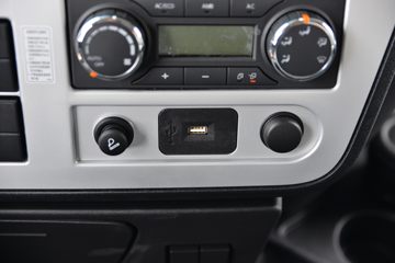 �������ó� ����KL�ؿ� 500���� 4X2 LNG�Զ���ǣ����(Һ��)ͼƬ