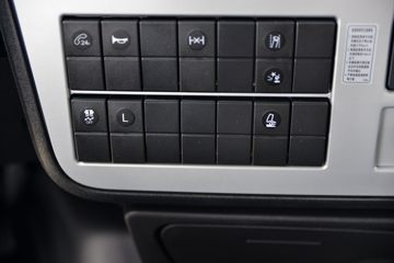 �������ó� ����KL�ؿ� 500���� 4X2 LNG�Զ���ǣ����(Һ��)ͼƬ