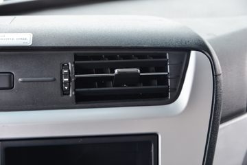 �������ó� ����KL�ؿ� 500���� 4X2 LNG�Զ���ǣ����(Һ��)ͼƬ