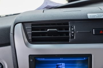 �������ó� ����KL�ؿ� 500���� 4X2 LNG�Զ���ǣ����(Һ��)ͼƬ