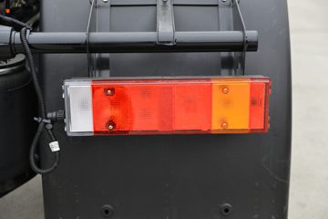 �������ó� ����KL�ؿ� 500���� 4X2 LNG�Զ���ǣ����(Һ��)ͼƬ