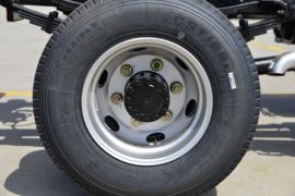 新创客&nbsp;洒水车/喷洒车底盘图片