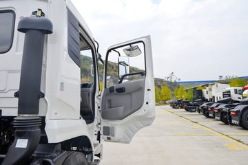 �������ó� ���VR 210���� 4X2 6.2����ʽ�ػ���ͼƬ