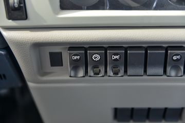 �������ó� ���VR 210���� 4X2 6.2����ʽ�ػ���ͼƬ