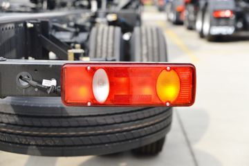 �������ó� ���VR 210���� 4X2 6.2����ʽ�ػ���ͼƬ