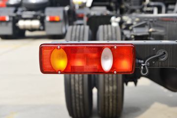 �������ó� ���VR 210���� 4X2 6.2����ʽ�ػ���ͼƬ