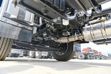 �������ó� ���VR 210���� 4X2 6.2����ʽ�ػ���ͼƬ