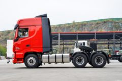 东风商用车 天龙旗舰KX 嵘耀版 520马力 6X4 牵引车(速比3.64)