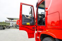 东风商用车 天龙旗舰KX 嵘耀版 520马力 6X4 牵引车(速比3.64)