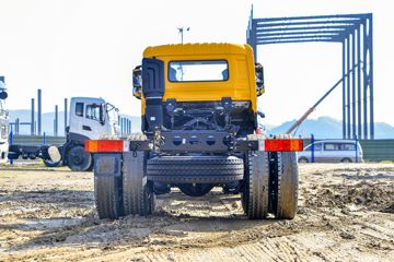 东风天龙KL&nbsp;洒水车/喷洒车外观图片