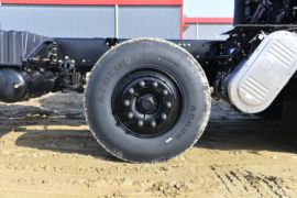 东风天龙KL&nbsp;洒水车/喷洒车底盘图片