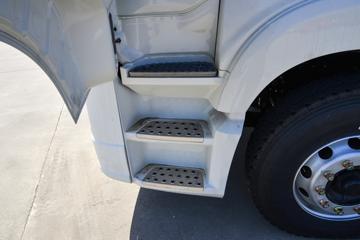 昊龙&nbsp;电动牵引车驾驶室图片