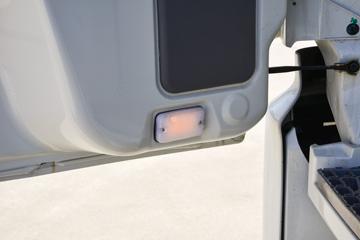 昊龙&nbsp;电动牵引车驾驶室图片