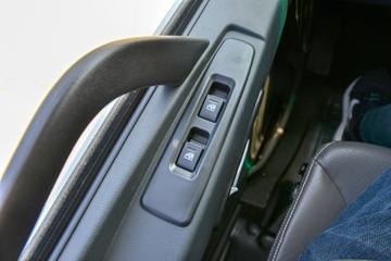 昊龙&nbsp;电动牵引车驾驶室图片