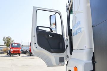 昊龙&nbsp;电动牵引车驾驶室图片