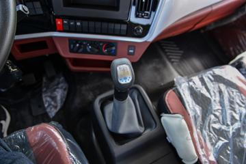 ����ʮͨ ����� 270���� 6X4 �泵�������䳵(ʮͨ��)(STQ5248JSQS6)ͼƬ