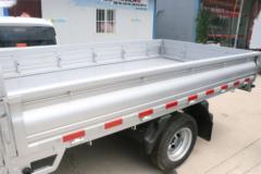 蓝擎汽车 凌R 高配版 1.6L 122马力 汽油 2.7米双排栏板微卡(YTQ1031PHQ332)