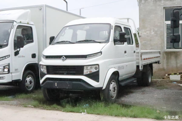 欧铃汽车 锋锐F3 经典版 1.6L 122马力 汽油 2.56米双排栏板微卡