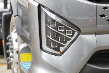 福田 欧曼银河 南方款 580马力 6X4 LNG自动档牵引车(液缓)(BJ4259L6DLL-05)外观图片