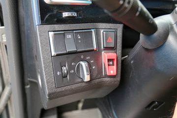 ���� ŷ������ �Ϸ��� 580���� 6X4 LNG�Զ���ǣ����(Һ��)(BJ4259L6DLL-05)ͼƬ