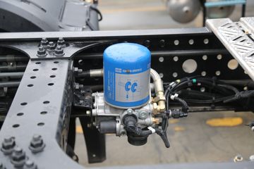 ���� ŷ������ �Ϸ��� 580���� 6X4 LNG�Զ���ǣ����(Һ��)(BJ4259L6DLL-05)ͼƬ