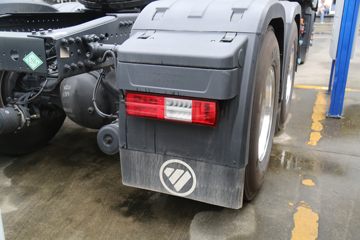 ���� ŷ������ �Ϸ��� 580���� 6X4 LNG�Զ���ǣ����(Һ��)(BJ4259L6DLL-05)ͼƬ