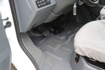 Զ�� ����V6E ���˰� 2.3T 4.845�״��綯���41.93kWhͼƬ