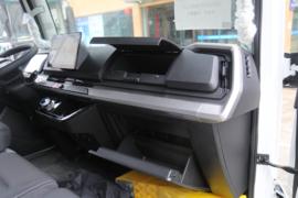 T5 电动冷藏车驾驶室图片