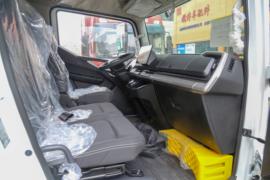 T5 电动冷藏车驾驶室图片