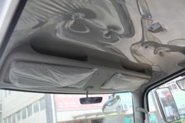 T5 电动冷藏车驾驶室图片