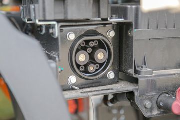 Զ�� ����H8E ���˰� 4.5T 4.15�׵��Ŵ��綯�����Ῠ(JGL1047BEVGP8)100.46kWhͼƬ