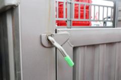 中国重汽成都商用车 V3 170马力 4.15米单排仓栅式轻卡(CDW5044CCYG331DFA)