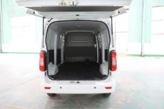 长安 睿行EM60Ⅱ 基本型 2.6T 2座 4.525米纯电动背掀门厢式运输车38.7kWh 长安 睿行EM60Ⅱ 基本型 2.6T 2座 4.525米纯电动背掀门厢式运输车38.7kWh