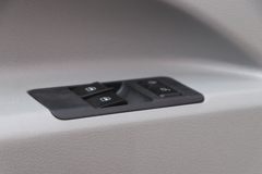 中国重汽HOWO 悍将 140马力 3.85米排半栏板轻卡(万里扬5档)(ZZ1047C3215F145)