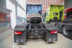 一汽解放 J7重卡 600马力 6X4 LNG自动档牵引车(液缓)(465后桥)(CA4250P77M26T1E6)