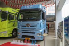 一汽解放 J7重卡 600马力 6X4 LNG自动档牵引车(液缓)(465后桥)(CA4250P77M26T1E6)
