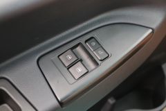 中国重汽成都商用车 V2-X 4.5T 4.15米单排纯电动仓栅式轻卡(CDW5042CCYG331DZHBEV)140kWh