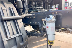 东风柳汽 乘龙H5 320马力 4X2 9.6米厢式载货车(LZ5180XXYH5AC8)