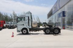 中国重汽 汕德卡SITRAK G7S重卡 530马力 6X4 LNG自动档牵引车