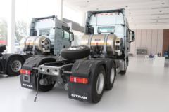 中国重汽 汕德卡SITRAK G7S重卡 590马力 6X4 LNG自动档牵引车(带液缓)
