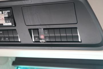 �й����� �ǵ¿�SITRAK G7S�ؿ� 590���� 6X4 LNG�Զ���ǣ����(��Һ��)ͼƬ