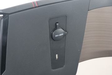 �й����� �ǵ¿�SITRAK G7S�ؿ� 590���� 6X4 LNG�Զ���ǣ����(��Һ��)ͼƬ