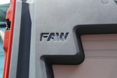 青岛解放 JH6 智尊版 560马力 8X4 畜禽运输车(带液缓) 青岛解放 JH6 智尊版 560马力 8X4 畜禽运输车(带液缓)