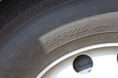 青岛解放 JK6中卡 300马力 4X2 6.8米仓栅式载货车(一汽解放8档)(CA5180CCYP28K8L2E6A90)